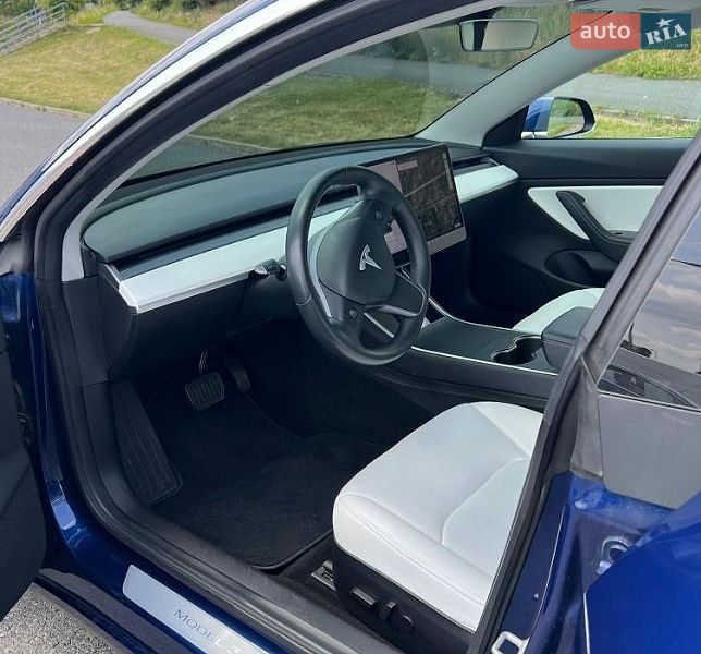 Седан Tesla Model 3 2018 в Києві