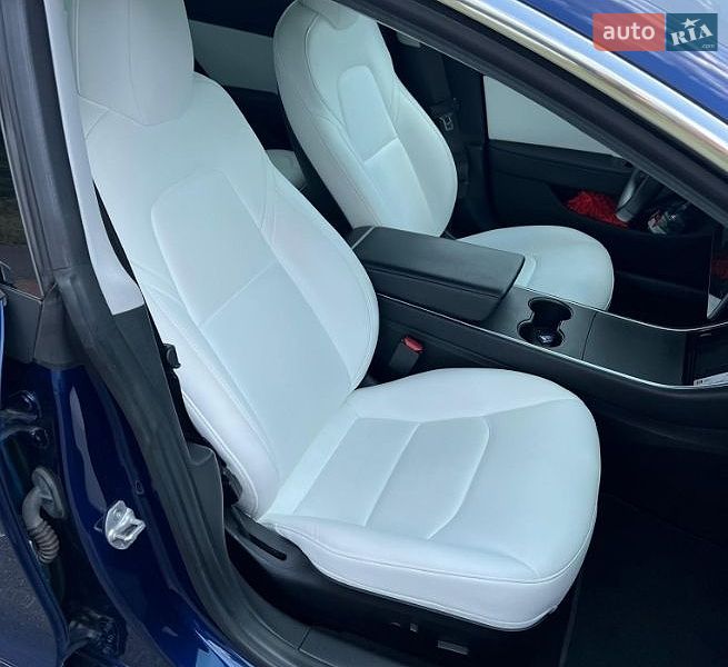 Седан Tesla Model 3 2018 в Києві