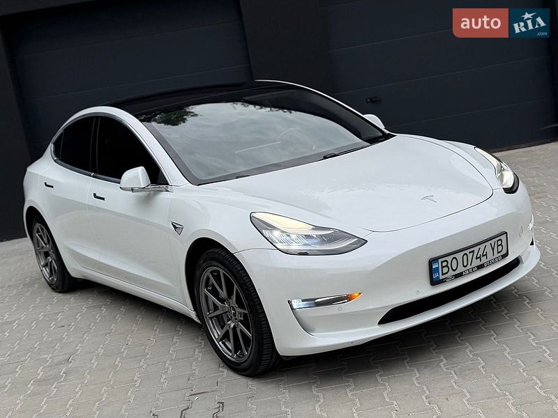Седан Tesla Model 3 2018 в Тернополе