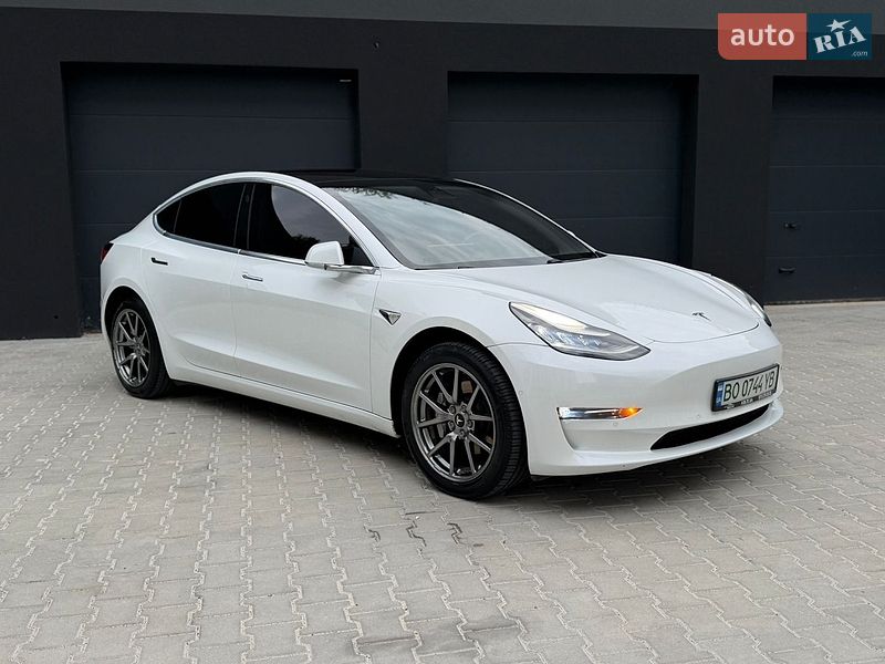 Седан Tesla Model 3 2018 в Тернополі
