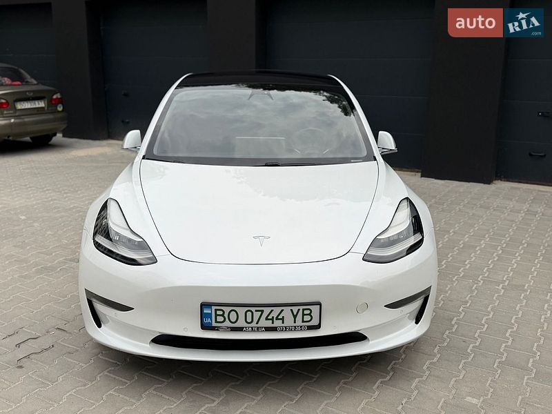 Седан Tesla Model 3 2018 в Тернополі