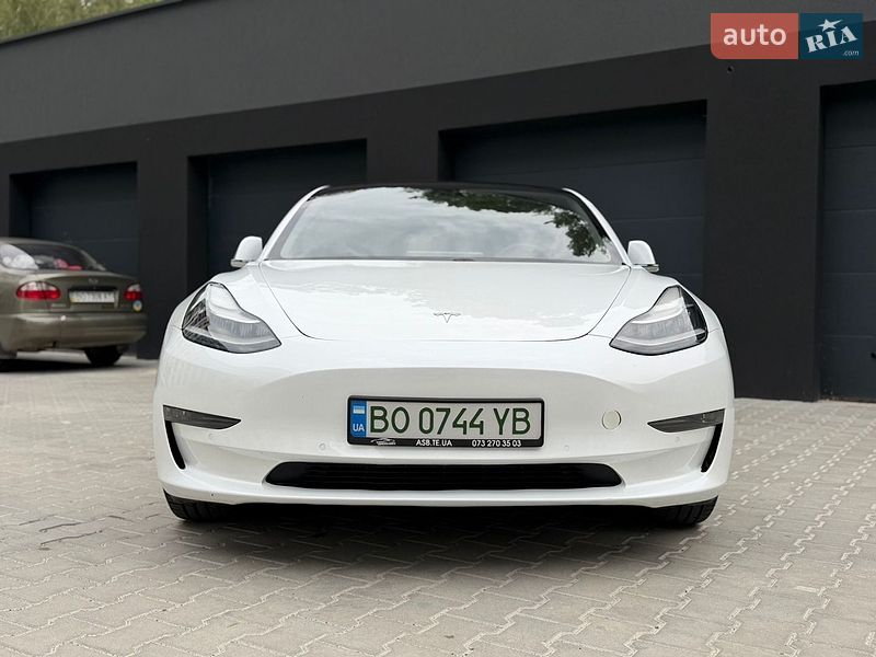 Седан Tesla Model 3 2018 в Тернополі