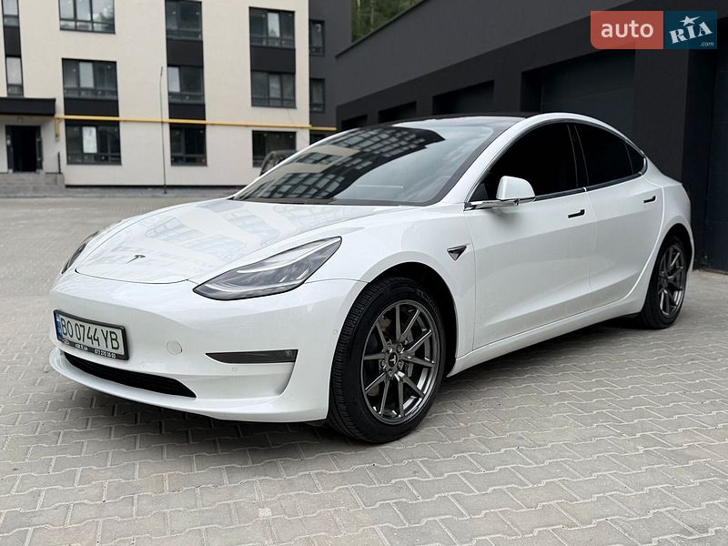 Седан Tesla Model 3 2018 в Тернополі
