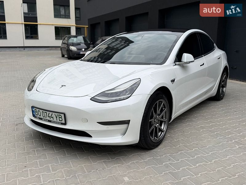 Седан Tesla Model 3 2018 в Тернополі