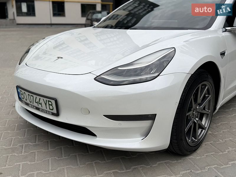 Седан Tesla Model 3 2018 в Тернополі