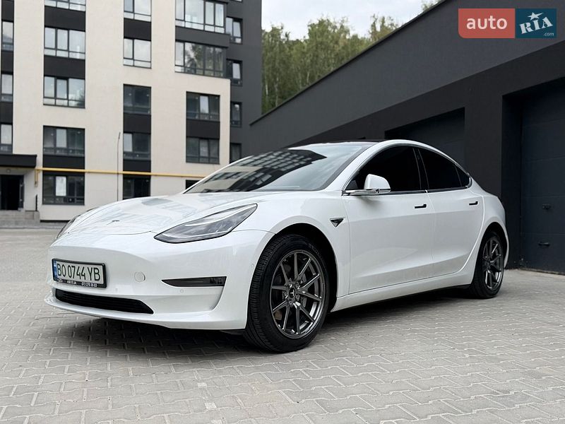 Седан Tesla Model 3 2018 в Тернополі