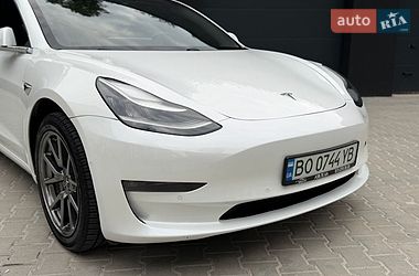 Седан Tesla Model 3 2018 в Тернополі