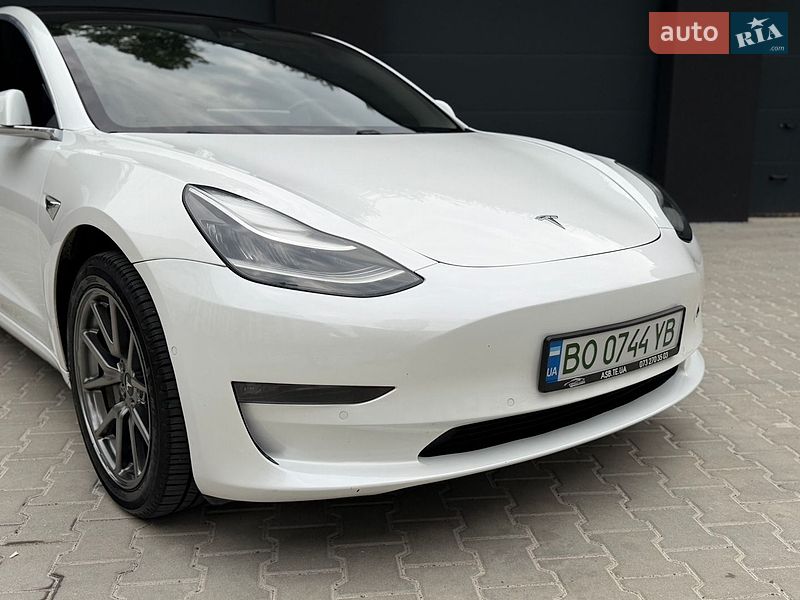 Седан Tesla Model 3 2018 в Тернополі