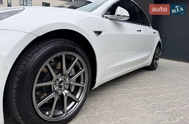 Седан Tesla Model 3 2018 в Тернополе