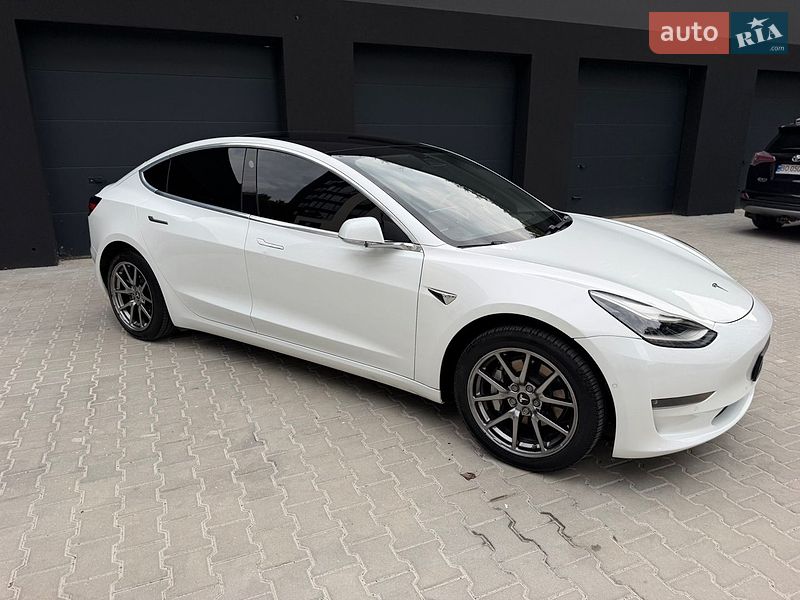 Седан Tesla Model 3 2018 в Тернополі