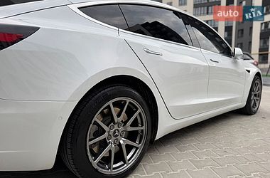 Седан Tesla Model 3 2018 в Тернополі