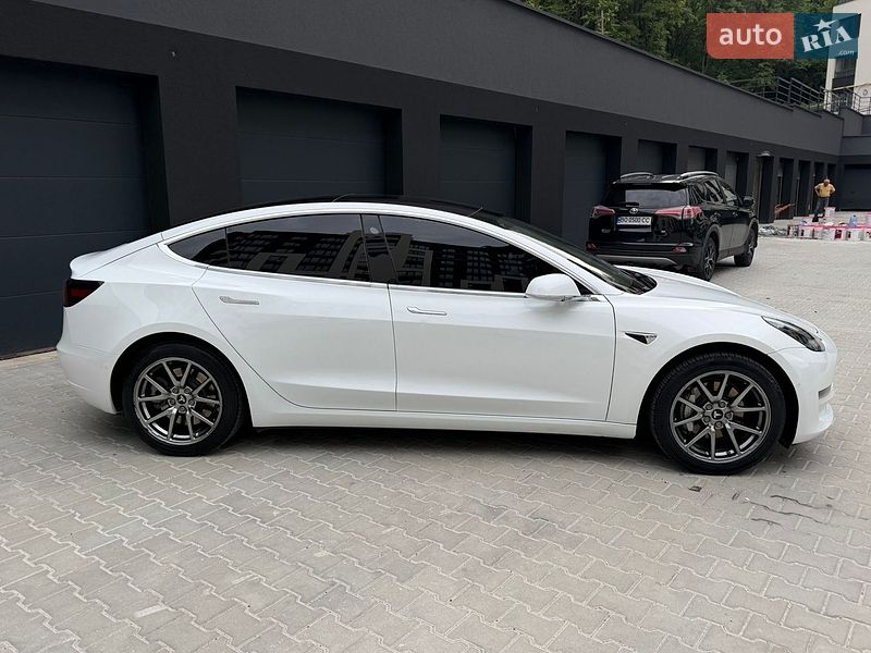 Седан Tesla Model 3 2018 в Тернополе