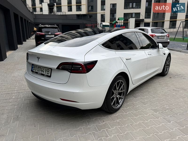 Седан Tesla Model 3 2018 в Тернополі