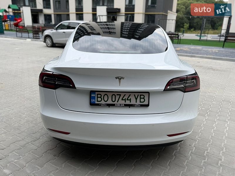 Седан Tesla Model 3 2018 в Тернополі