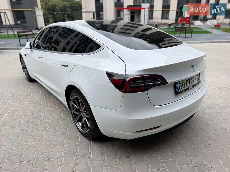 Седан Tesla Model 3 2018 в Тернополі