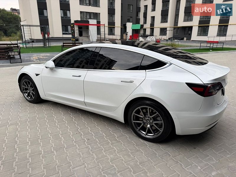 Седан Tesla Model 3 2018 в Тернополі