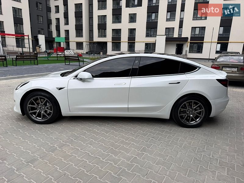 Седан Tesla Model 3 2018 в Тернополі