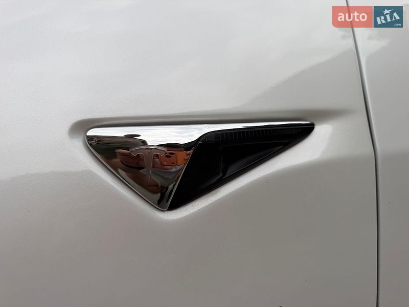 Седан Tesla Model 3 2018 в Тернополі