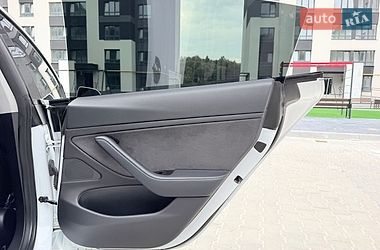 Седан Tesla Model 3 2018 в Тернополі