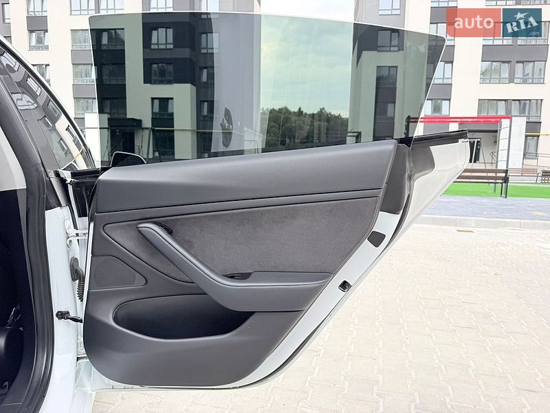 Седан Tesla Model 3 2018 в Тернополі