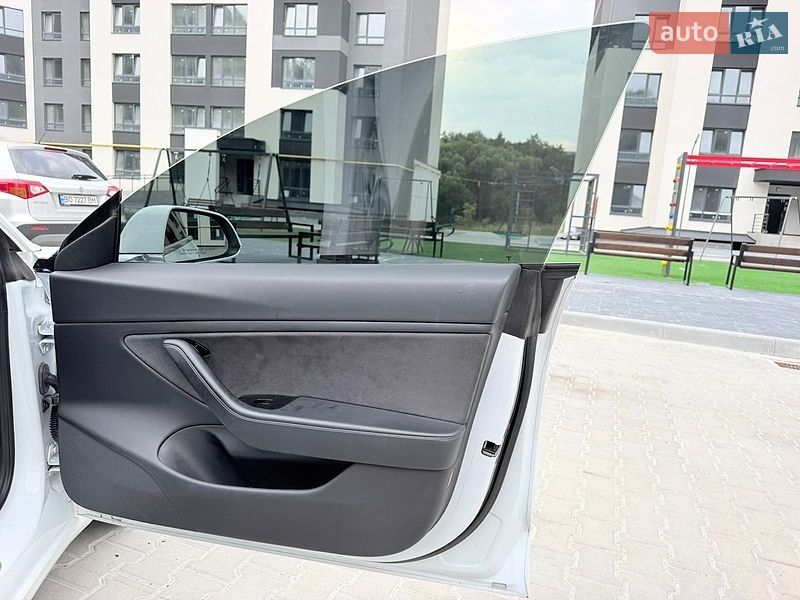 Седан Tesla Model 3 2018 в Тернополі