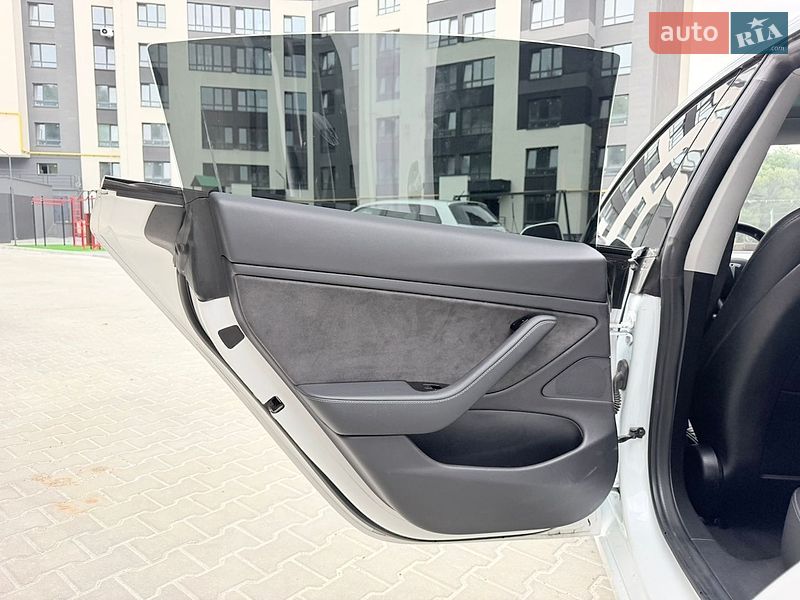 Седан Tesla Model 3 2018 в Тернополі