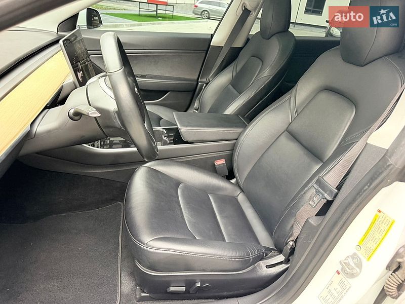 Седан Tesla Model 3 2018 в Тернополі
