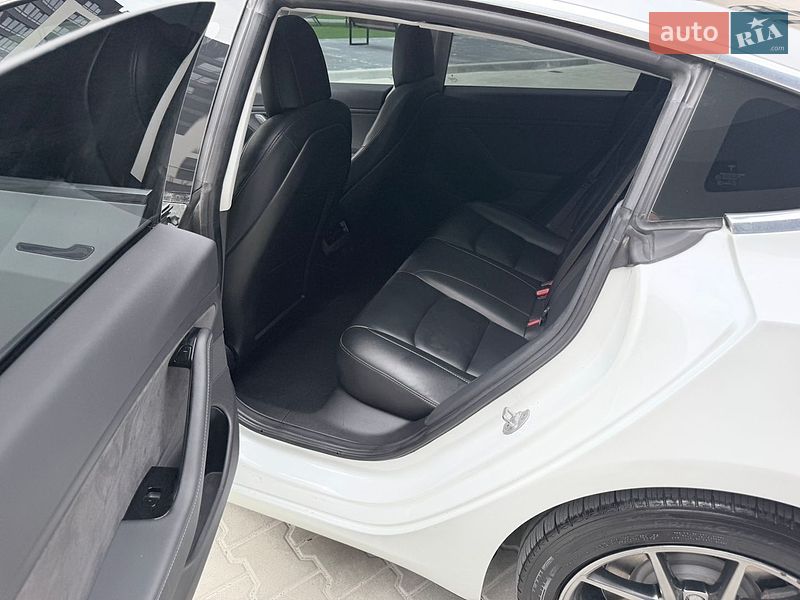 Седан Tesla Model 3 2018 в Тернополі