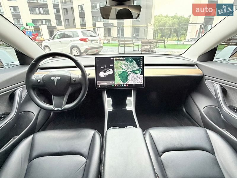 Седан Tesla Model 3 2018 в Тернополі