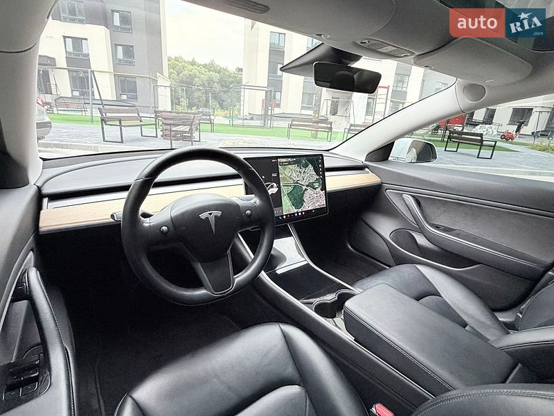 Седан Tesla Model 3 2018 в Тернополі