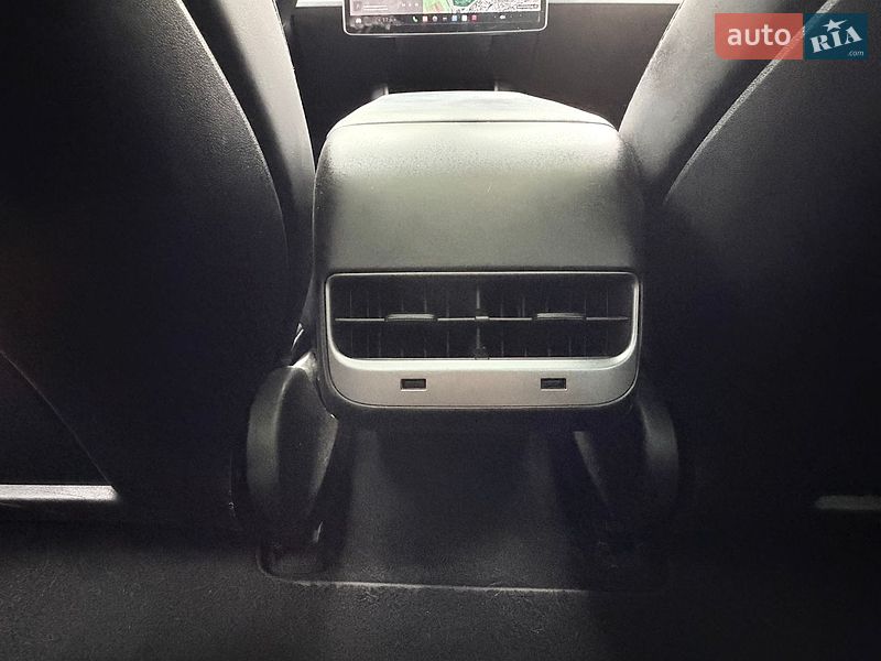 Седан Tesla Model 3 2018 в Тернополі