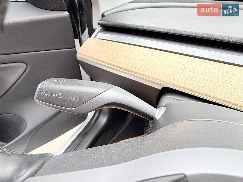 Седан Tesla Model 3 2018 в Тернополі