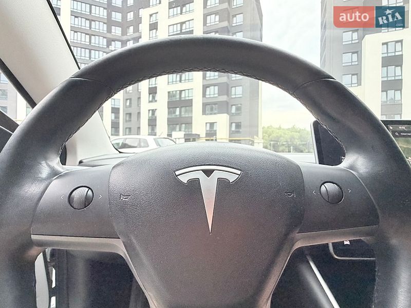 Седан Tesla Model 3 2018 в Тернополі