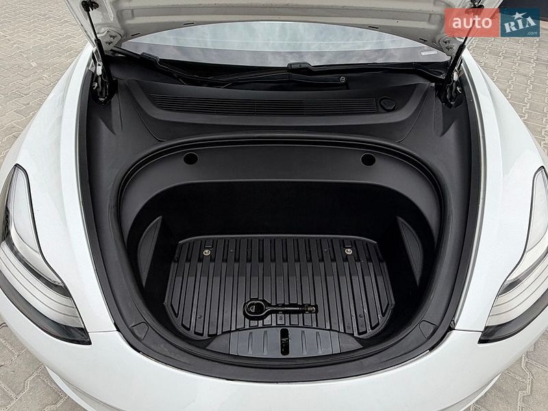Седан Tesla Model 3 2018 в Тернополі