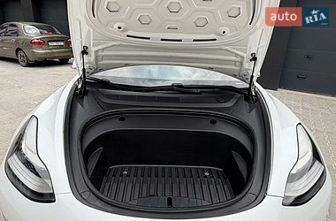 Седан Tesla Model 3 2018 в Тернополе