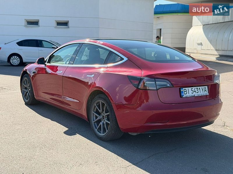 Седан Tesla Model 3 2020 в Кременчуці
