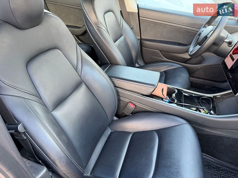 Седан Tesla Model 3 2020 в Кременчуці