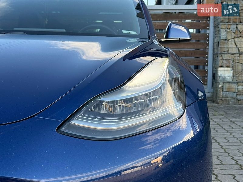 Седан Tesla Model 3 2019 в Стрые