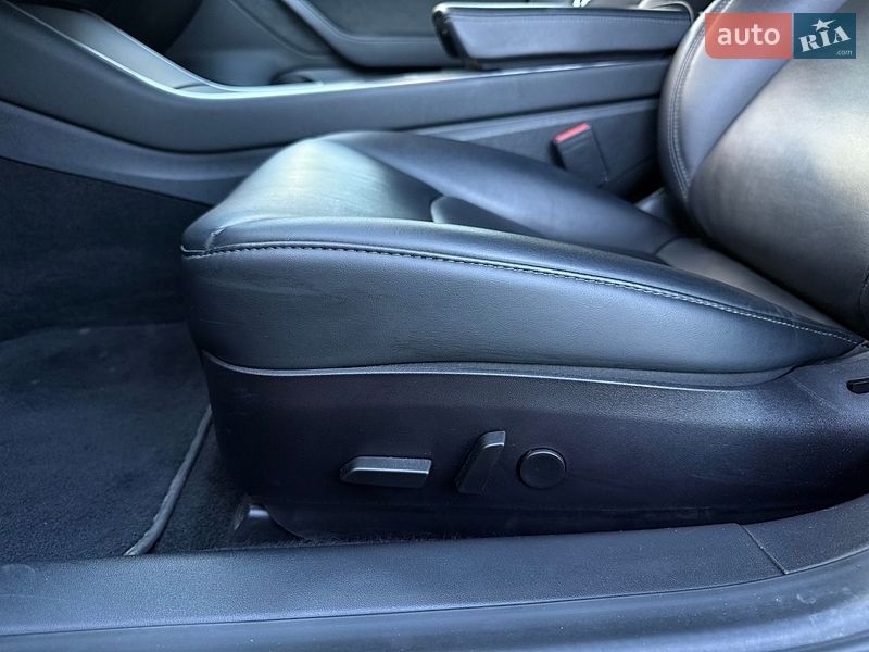Седан Tesla Model 3 2019 в Стрые