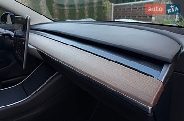 Седан Tesla Model 3 2019 в Стрые
