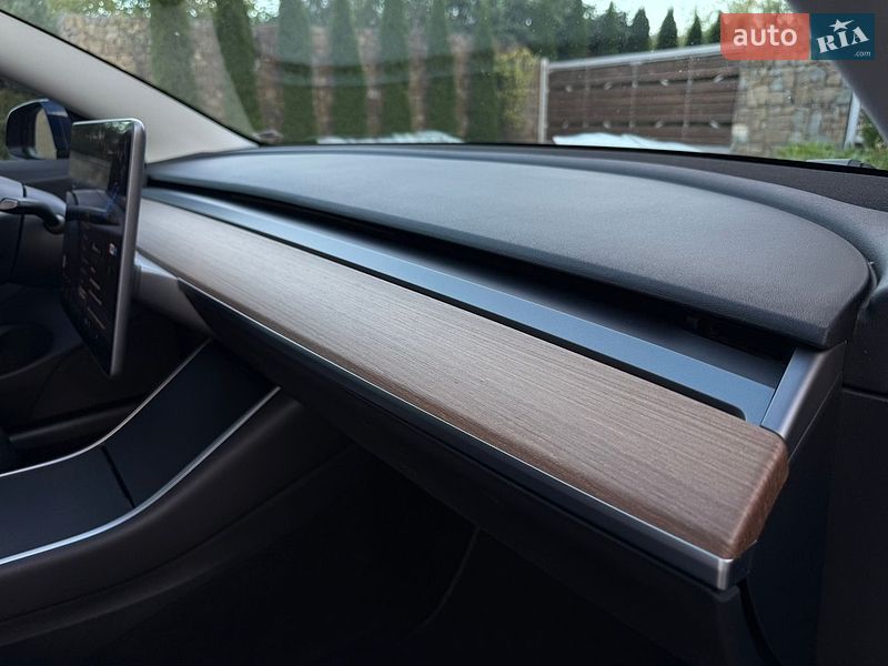 Седан Tesla Model 3 2019 в Стрые