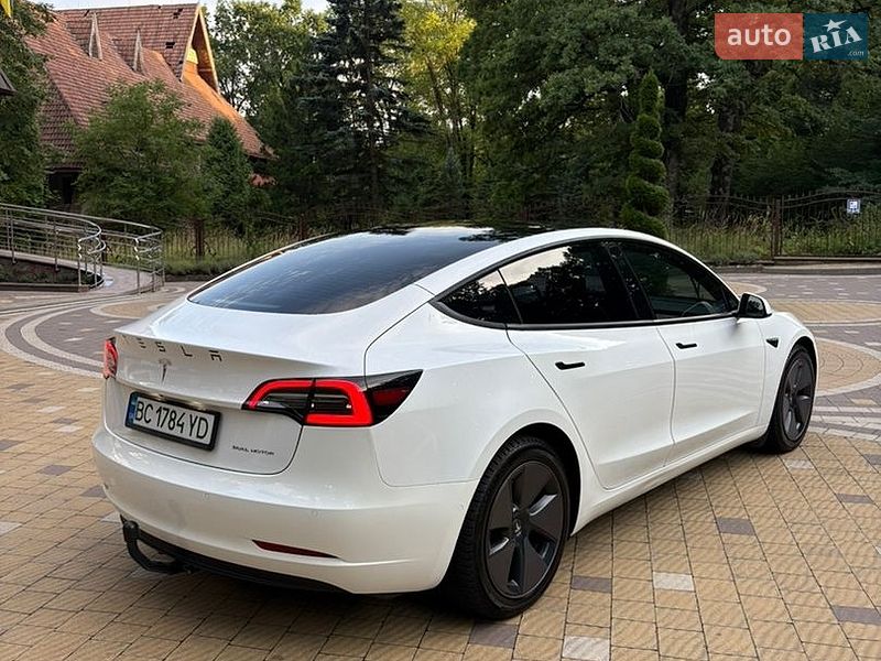 Седан Tesla Model 3 2021 в Трускавце