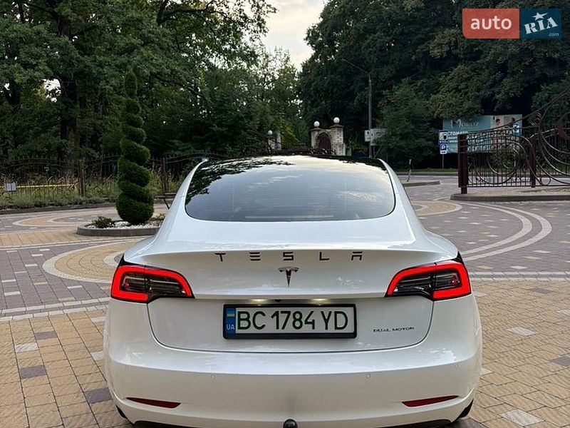 Седан Tesla Model 3 2021 в Трускавце