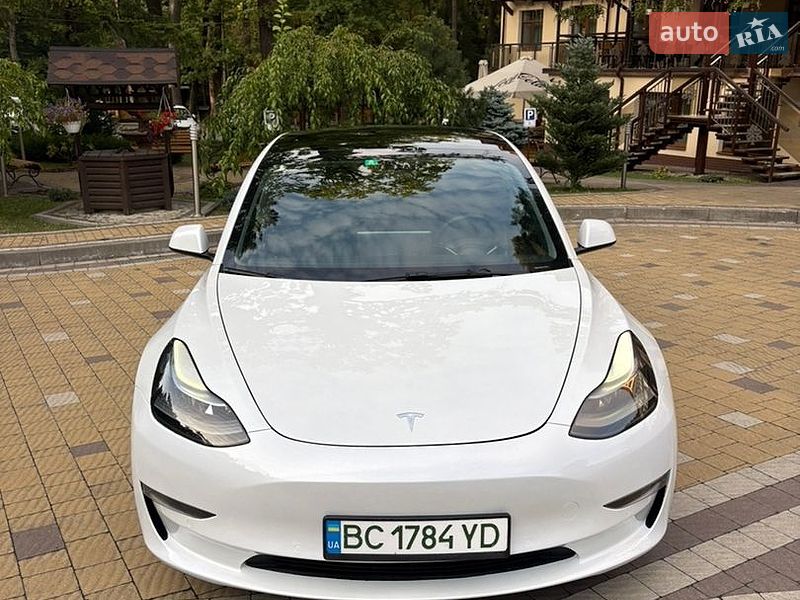 Седан Tesla Model 3 2021 в Трускавце