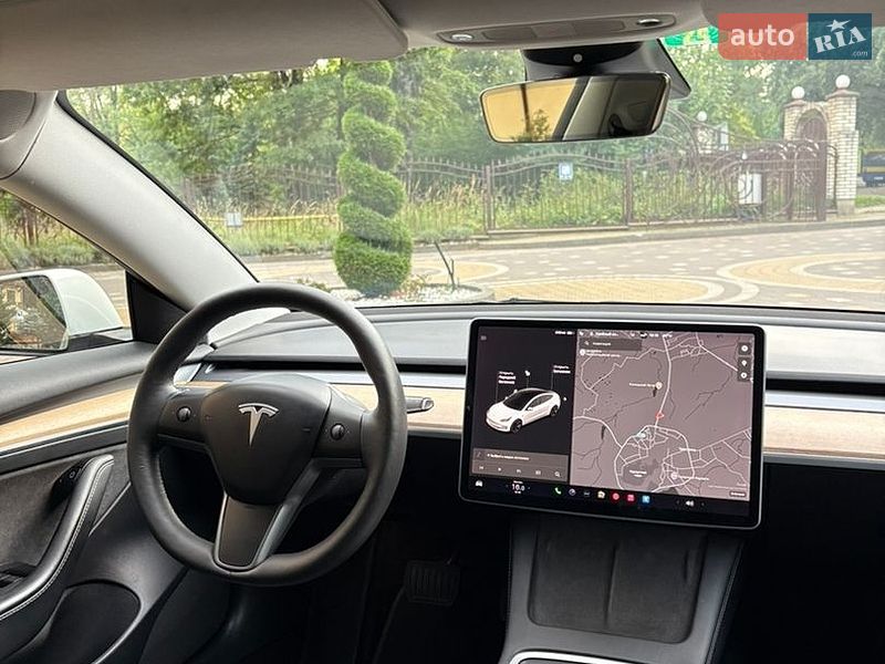 Седан Tesla Model 3 2021 в Трускавце