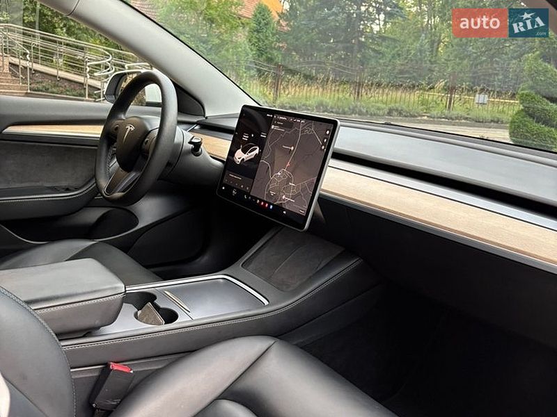 Седан Tesla Model 3 2021 в Трускавце