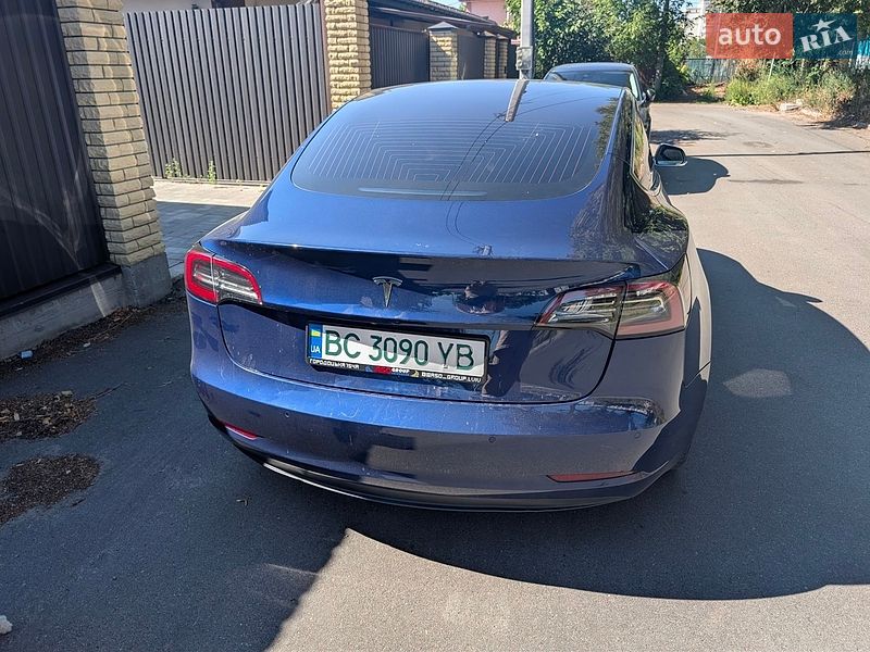 Седан Tesla Model 3 2018 в Киеве