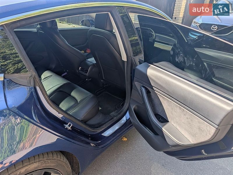 Седан Tesla Model 3 2018 в Киеве