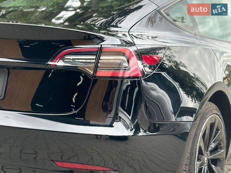 Седан Tesla Model 3 2022 в Самборі