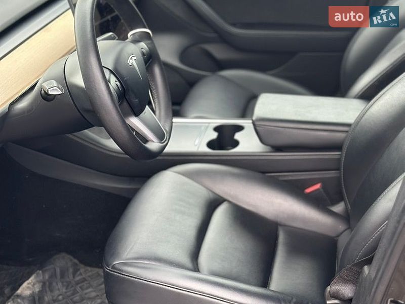Седан Tesla Model 3 2022 в Самборі